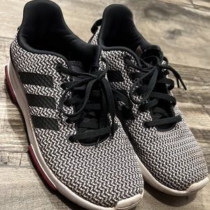 Adidas tennis shoes in great condition size 7.5